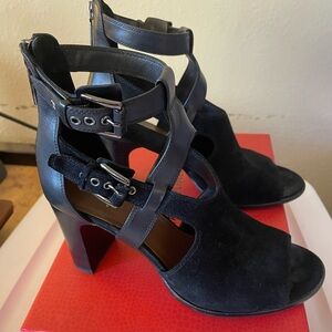 Donald Pliner black leather sandals size 9